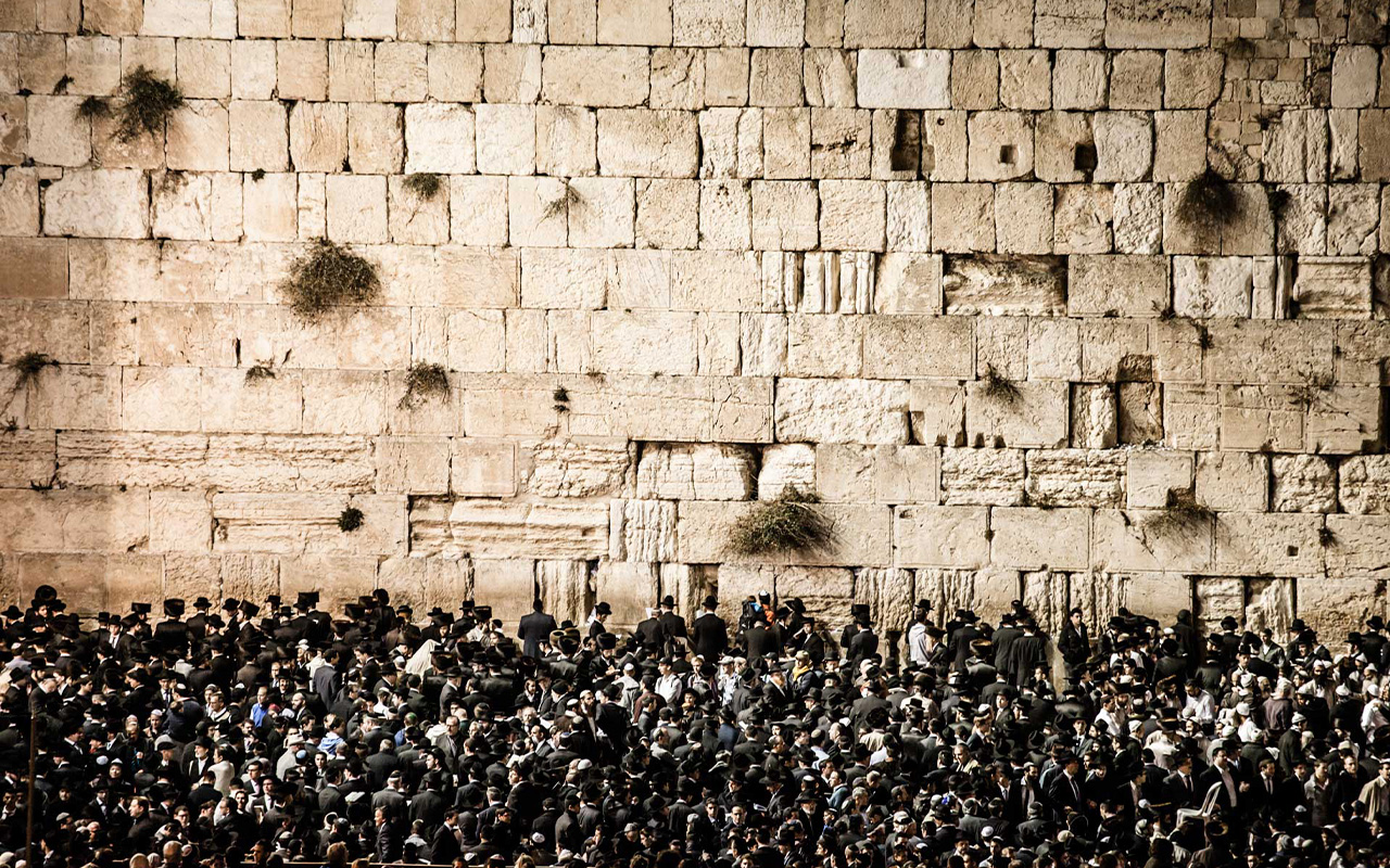 viaje-circuito-israel-tierrasanta-24-Copyright-CURIOSO.PL-Prayers-at-the-Western-Wall,-Jerusalem,-Israel
